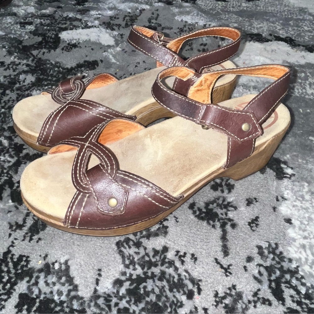 Dansko "Sara" Brown Waxy Leather Double Strap Hook/Loop Sandals sz. 38/7.5‎